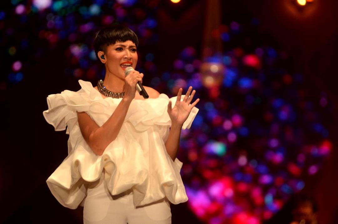 Bikin Bangga Indonesia, Lea Simanjuntak Berduet dengan David Foster di Polandia
