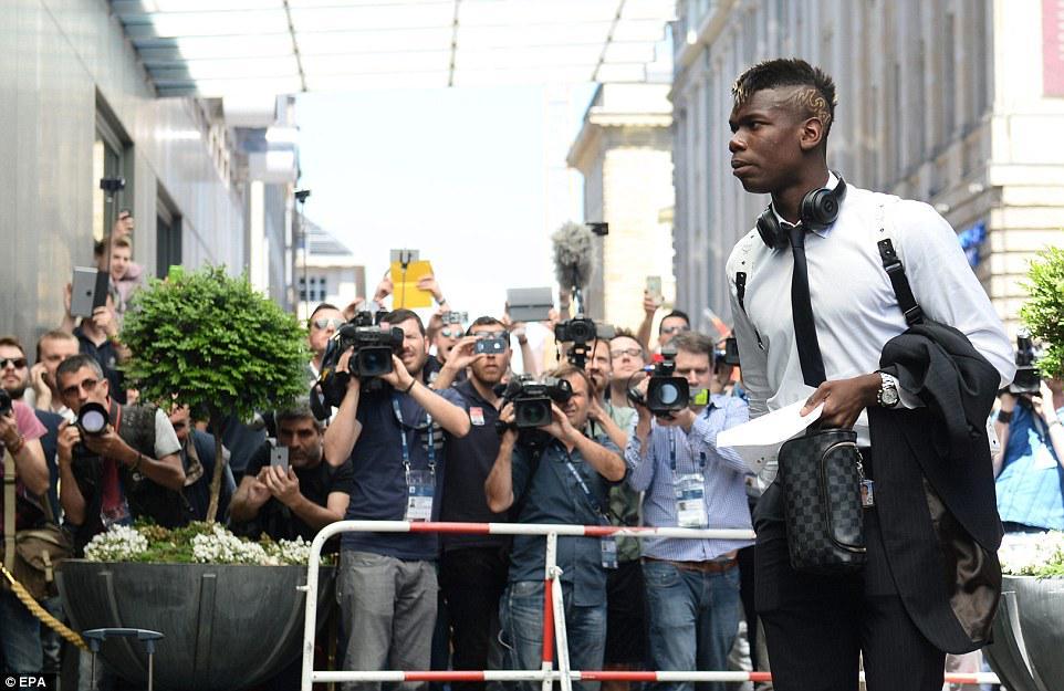 Kenapa Pogba Masih Belum Bisa Bersinar di Manchester United?