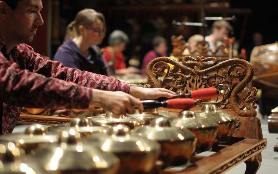 5 Alat Musik Kesenian Khas Jawa Tengah dan Cara Memainkannya