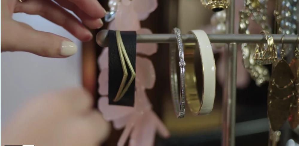 Onee, Si Gelang Pintar yang Bisa Lindungi Wanita dari Pria Hidung Belang!