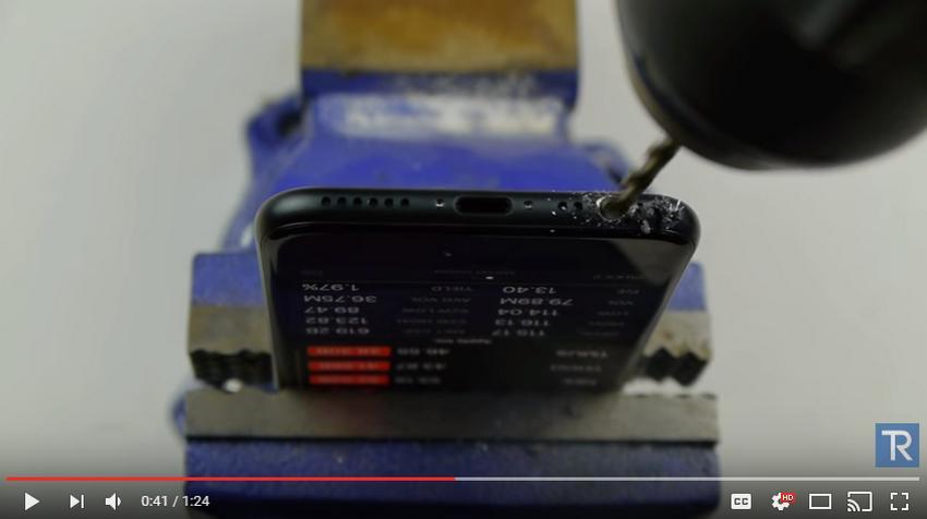 Video Ini Bagikan Tips Bikin Audio Jack di iPhone 7. Banyak Orang Malah Jadi Geram!