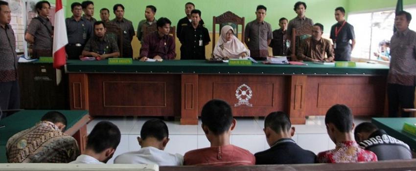 Hanya 1 Pelaku Pemerkosaan dan Pembunuhan Yuyun yang Dijatuhi Hukuman Mati, Orangtua Histeris!
