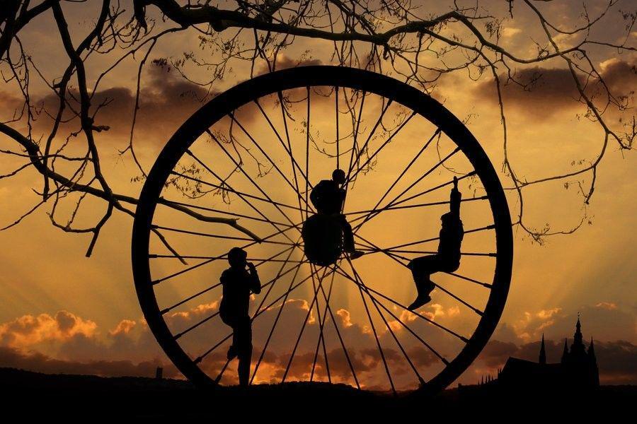 The Wheel Of Life: Bagaimana Cara Agar Kita yang di Bawah Bisa Kembali ke Atas