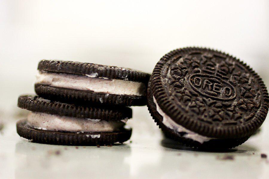 Ternyata Ada Teori Konspirasi di Balik Desain Embos Biskuit Oreo!