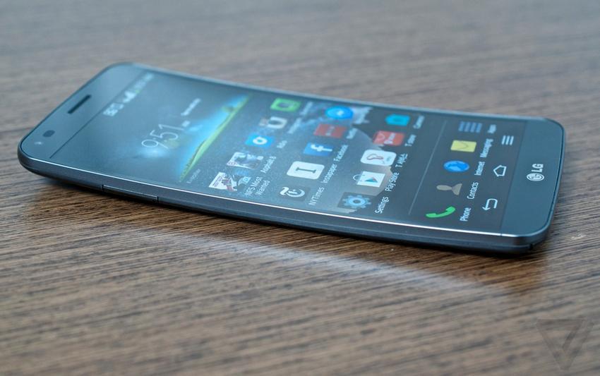 5 Smartphone Model Layar Lengkung yang Bikin Kamu Kelihatan Makin Gaul!