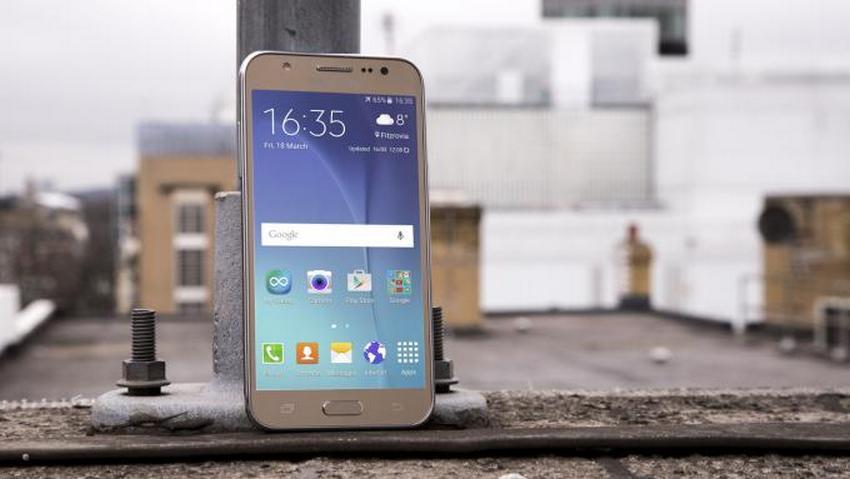 Usung Lampu Flash di Depan, 8 Smartphone Ini Sudah Pasti Jadi Idaman Para Pecinta Selfie!