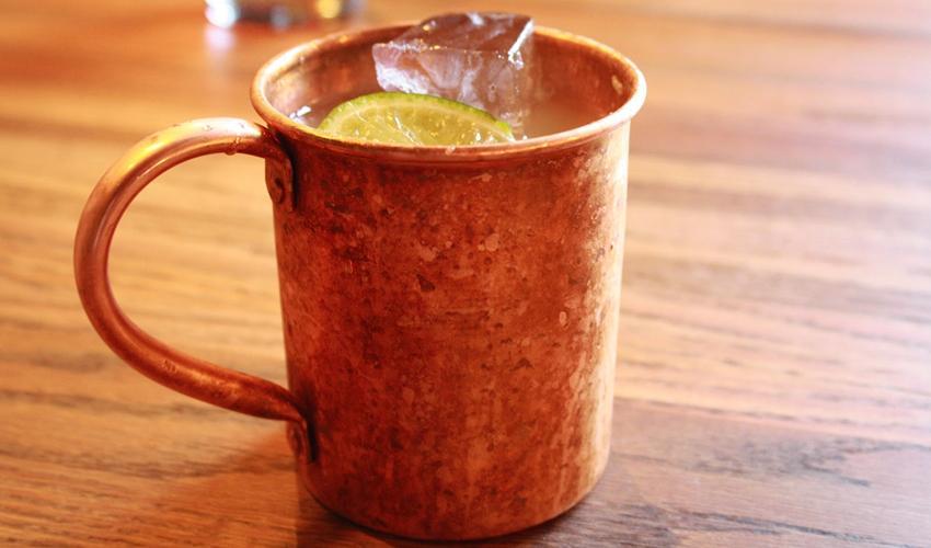 Biasa Pakai Gelas Kaca? Coba Minum dari Bahan Tembaga, Ini 7 Alasannya