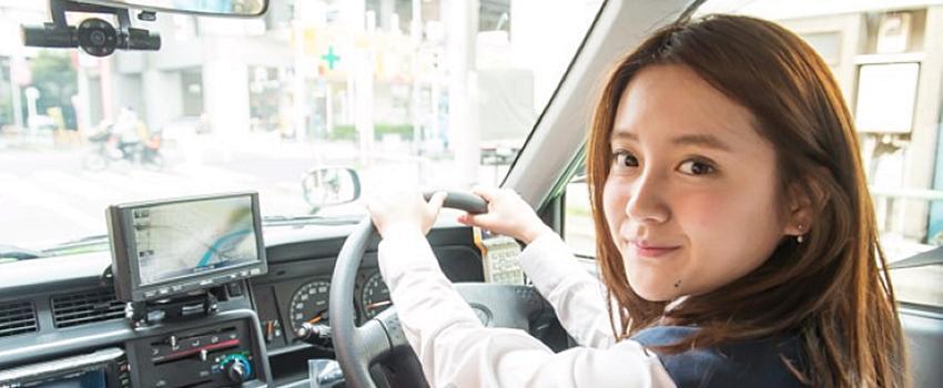 Gadis Muda Asal Jepang Ini Tak Segan Bekerja Sebagai Sopir Taksi