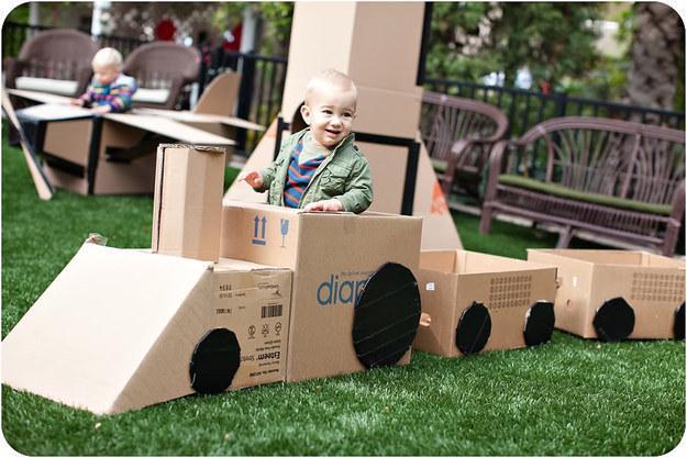 Buat Orang Tua Muda: Ini 15 DIY Mainan Kardus yang Bikin Anak Makin Cerdas
