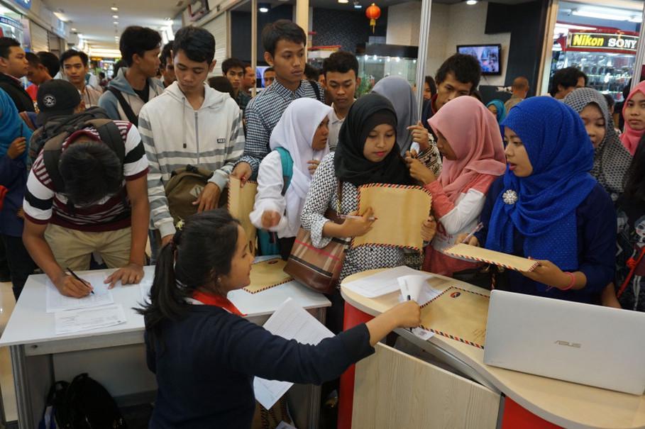 GAK NYANGKA! Pekerja Indonesia Jadi Paling Bahagia Meski Gaji Kecil