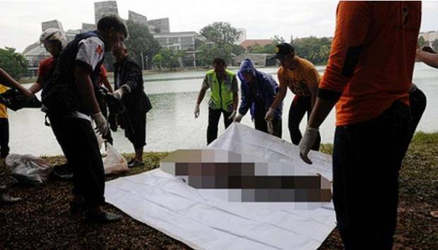 Jenazah Akseyna saat ditemukan di danau UI (Indrianto Eko/ANTARA FOTO)