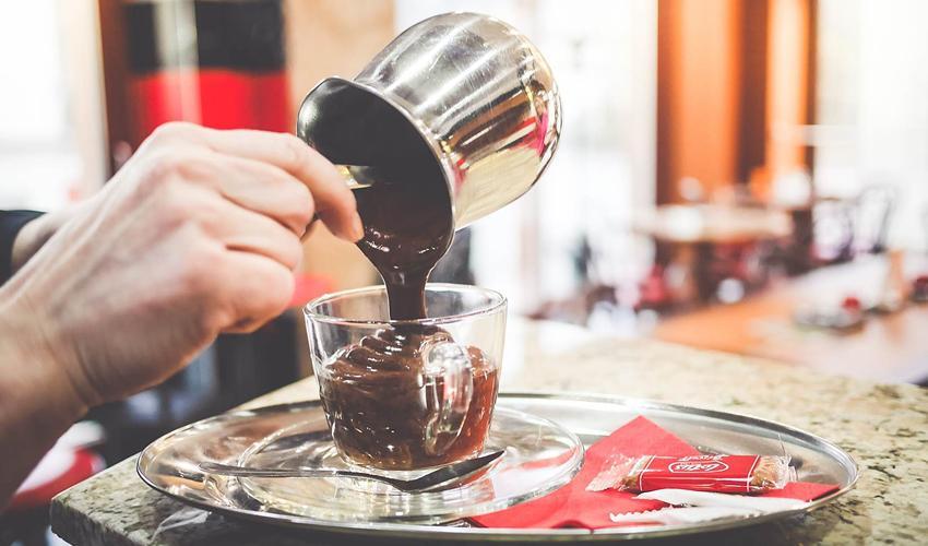 Terjawab! Ini yang Terjadi Pada Otak Saat Cokelat Lumer di Mulut Kita