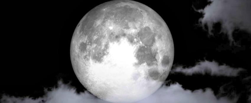 Setelah 68 Tahun, Fenomena Langka "Supermoon" Akan Muncul Lagi Malam Ini!