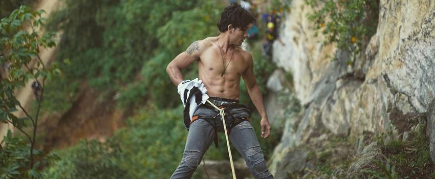 7 Model Celana Jeans yang Bikin Penampilan Pria Makin Seksi