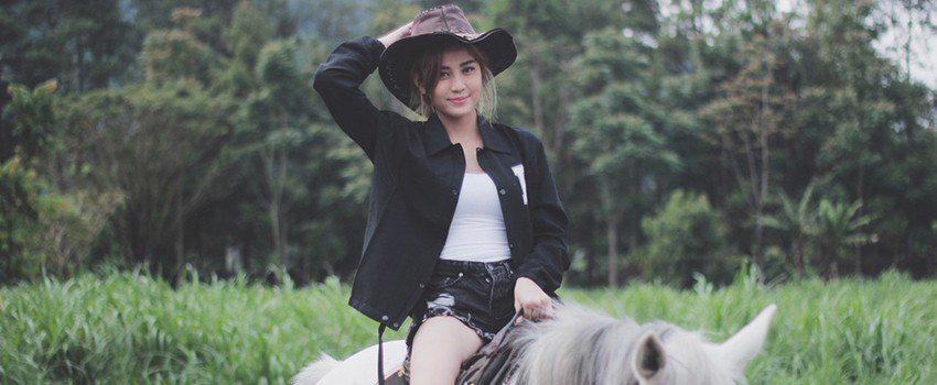 Komentar Netizen di YouTube Awkarin Ini Malah Bikin Ngakak dan Gagal Fokus!