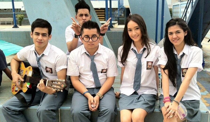15 Seragam Siswi SMA Paling Keren dari Seluruh Dunia