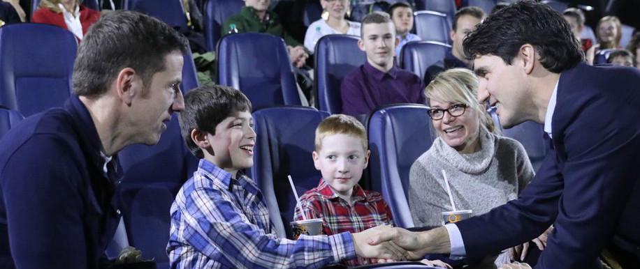 Perdana Menteri Kanada Traktir Pasien Anak-anak Buat Nonton Film Baru Star Wars