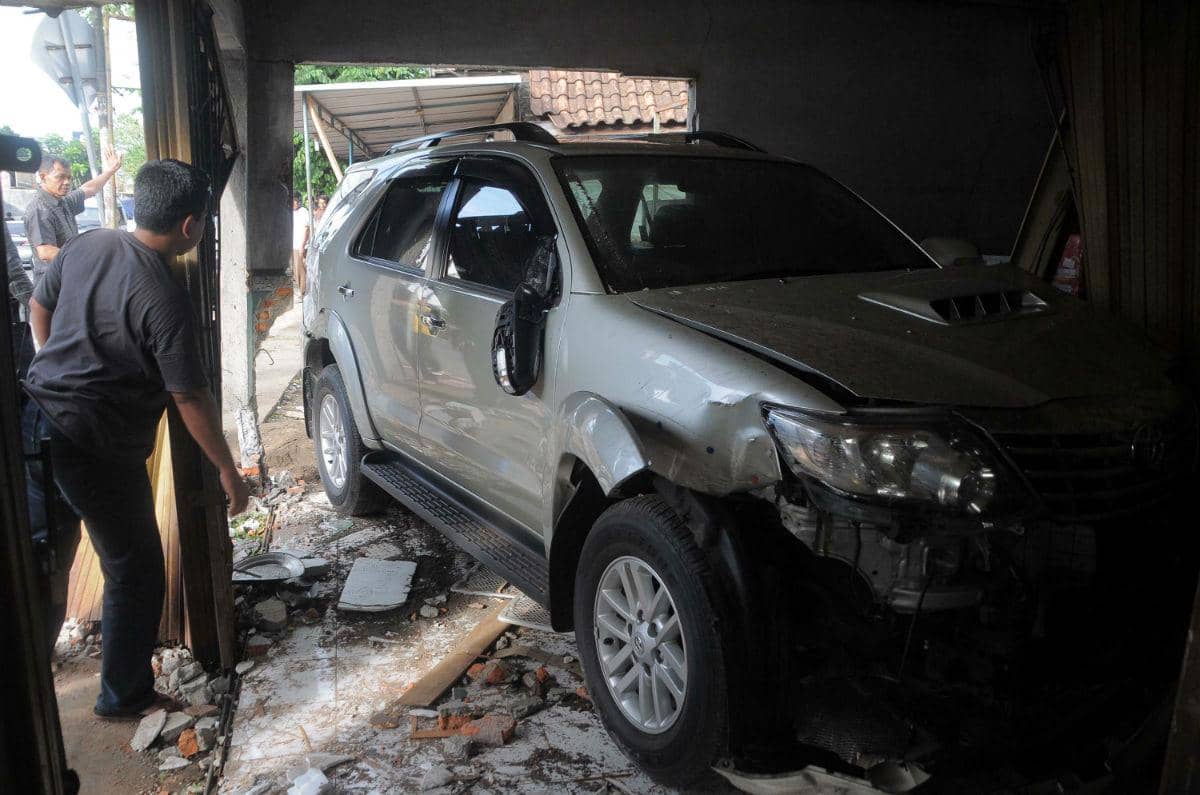 7 Video Kecelakaan yang Hampir Renggut Nyawa Pengemudi Ini Akan Bikin Kamu Lebih Hati-hati