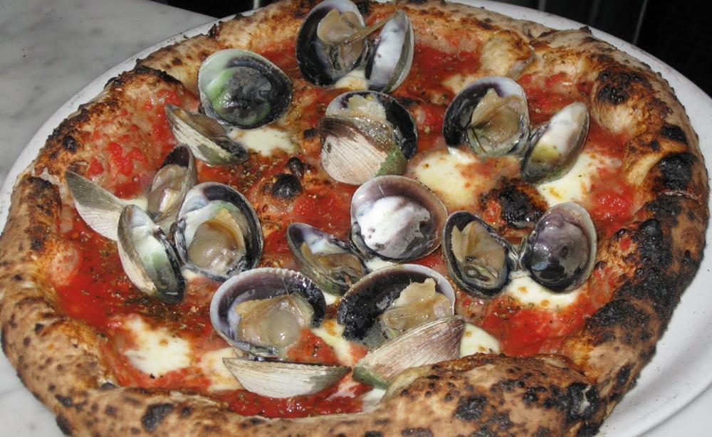 13 Topping Pizza Anti Mainstream, Mulai Daging Buaya Sampai Kerang!