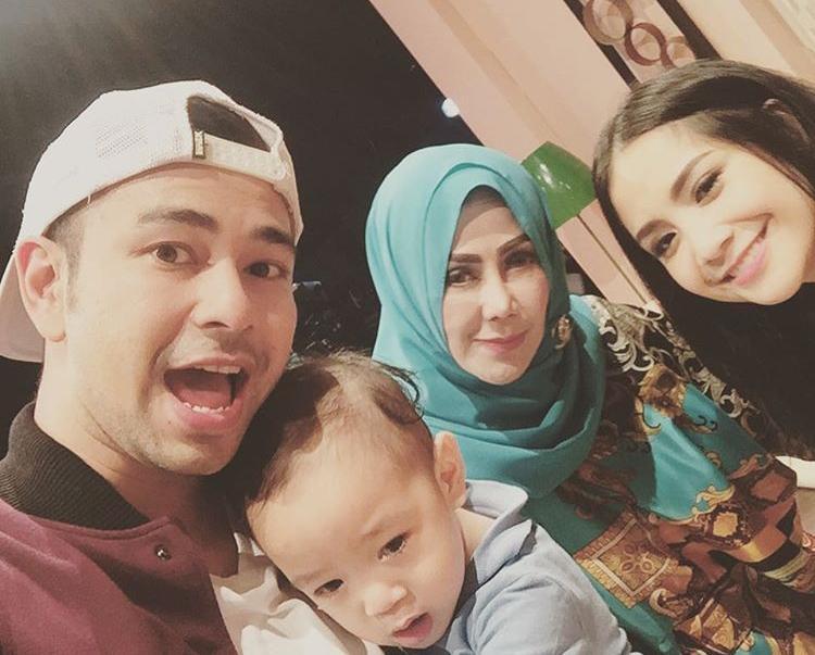Orang Bilang "Tinggal Bareng Mertua Kayak Neraka", Padahal 5 Keuntungan Ini Menanti Lho!