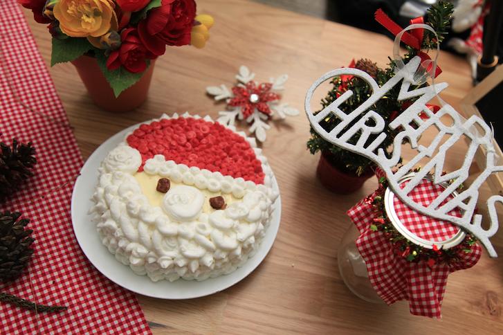 Maniskan Suasana Natal dengan Resep Spesial Santa Red Velvet