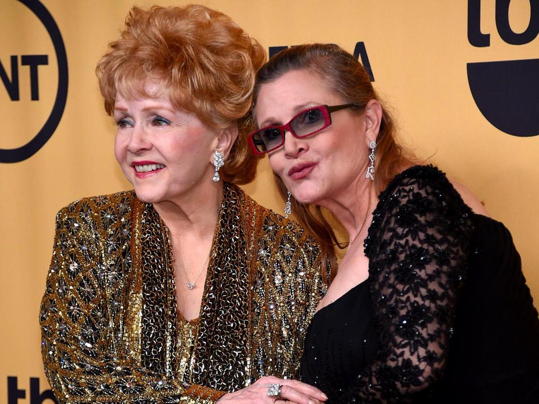 Sehari Setelah Carrie Fisher Meninggal Dunia, Sang Ibu Debbie Reynolds Ikut Tiada