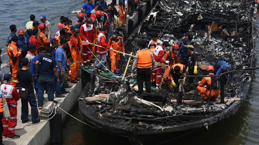 Kebakaran Kapal Zahro Express: Pembelajaran untuk Layanan Penyeberangan