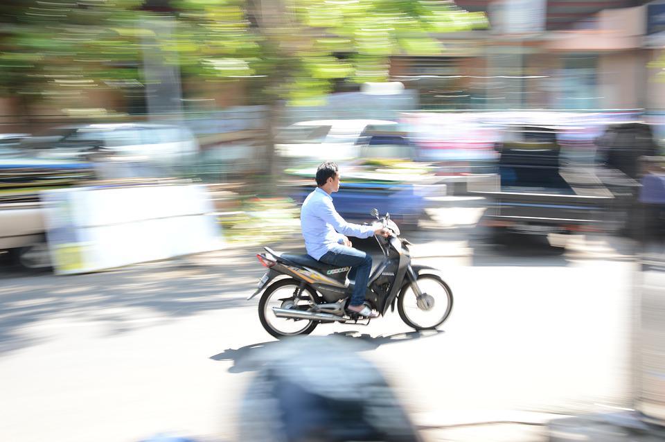 9 Rintangan yang Harus Kamu Hindari Supaya Tidak Mengalami Kecelakaan Di Jalan