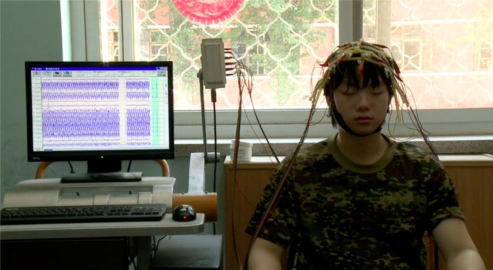 Di Tiongkok, Remaja Kecanduan Internet Mendapat Sengatan Listrik