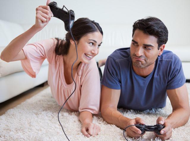 Cewek Kamu Hobi Main Game? Ini 7 Alasan Kenapa Kamu Gak Boleh Melepaskannya!