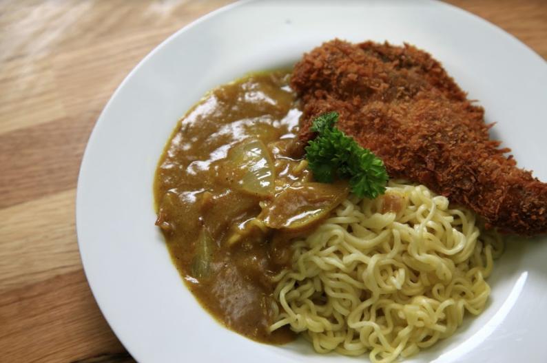 Chicken Curry Pakai Indomie? Kenapa Gak? Cobain Dulu Deh, Resepnya!