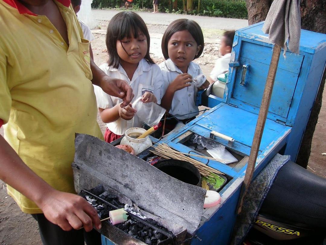 8 Jajanan Sekolah yang Bisa Bikin Flashback Buat Anak-anak Generasi 90-an