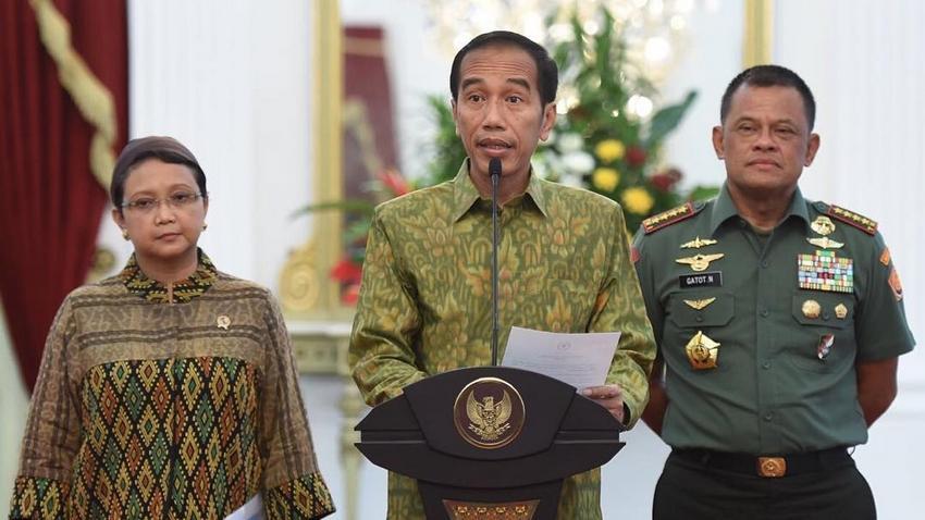 8 Corak Kemeja Batik ala Jokowi yang Bikin Penampilan Makin Berwibawa