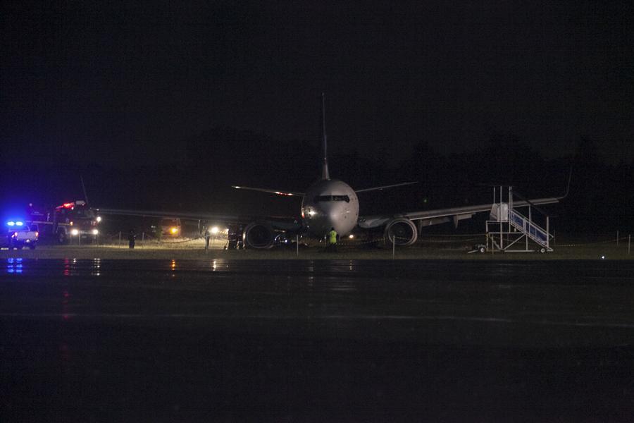 Pesawat Tergelincir di Yogyakarta: Penerbangan Kacau, Penumpang Tidur di Bandara