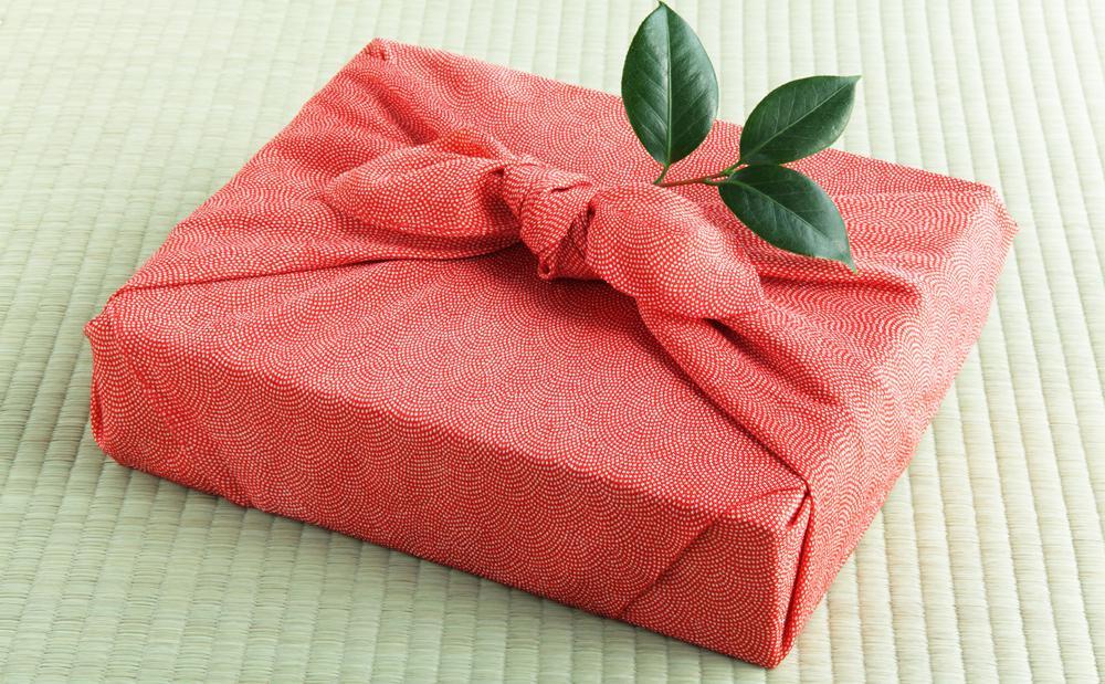14 Cara Bungkus Kado Kreatif Buat Orang Tersayang