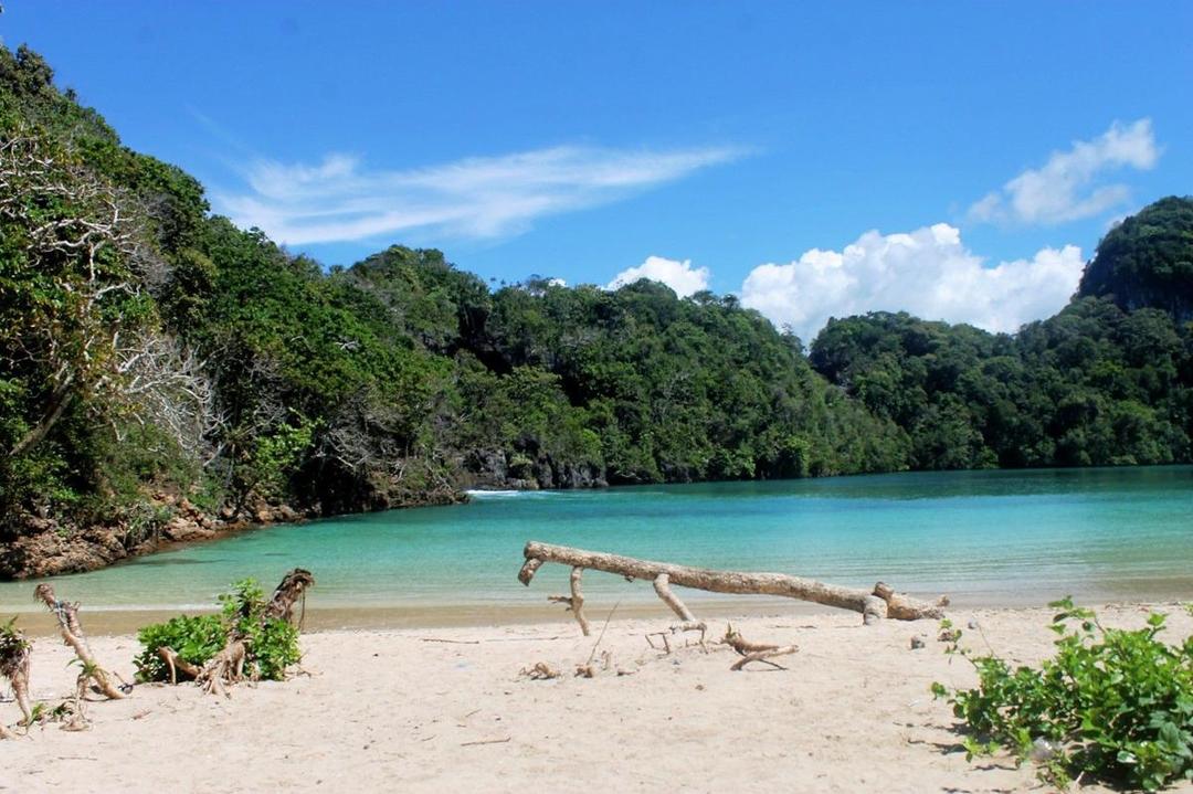 Suka Traveling Menguji Nyali? Yuk, Coba Kunjungi Pulau-Pulau Indah yang Berhantu Ini!