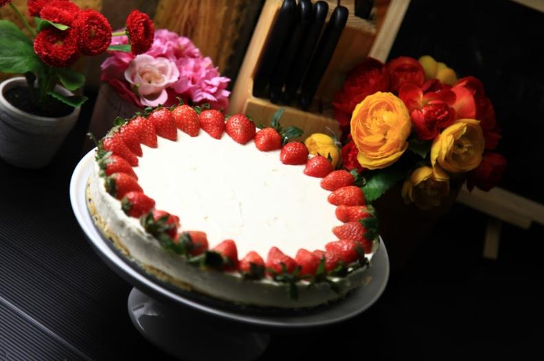 Permanis Kejutan Hari Kasih Sayang Spesialmu dengan Resep Strawberry Cheese Cake