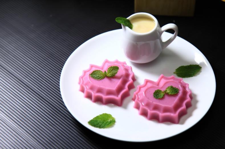 Rayakan Valentine Spesial dengan Resep Silky Heart Pudding yang Menggoda Ini
