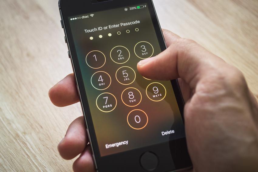 Dari Hanya Pengatur Waktu Sampai Iris Scaner, Ini Transformasi Lock Screen Smartphone