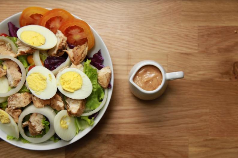 Beda! Sayuran Nikmat dan Sehat Ini Jadi Satu Dalam Resep Mixed Egg Salad!