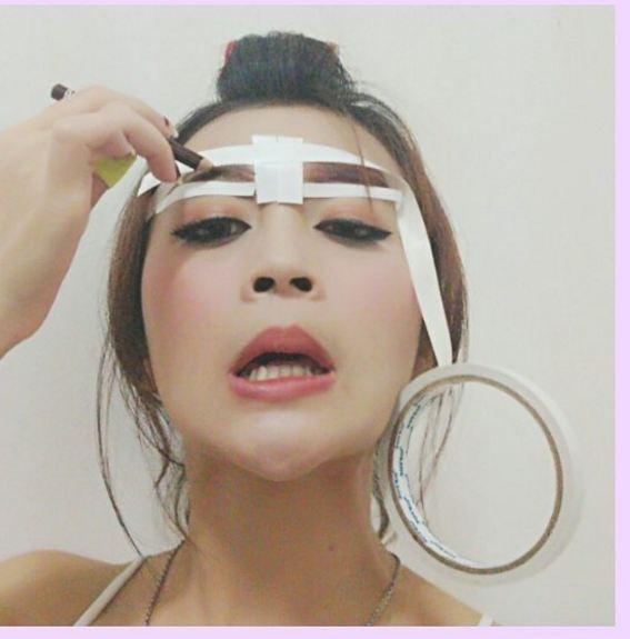 15 Meme Kocak Ini Gambarkan Betapa Sulitnya Pakai Makeup