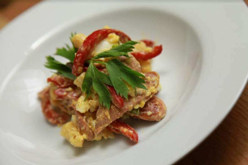 Mau Sarapan Enak dan Sehat? Bikin Aja Egg Salad Macaroni Sendiri di Rumah!