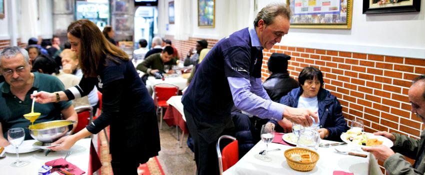Cafe Robin Hood Ini "Memeras" dari Si Kaya dan Memberi Makan Mereka yang Kekurangan