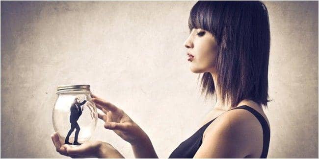 5 Cara Jinakkan Pacar Posesif