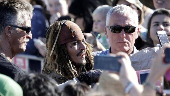Johny Depp menemui fans ketika melakukan shooting di Australia