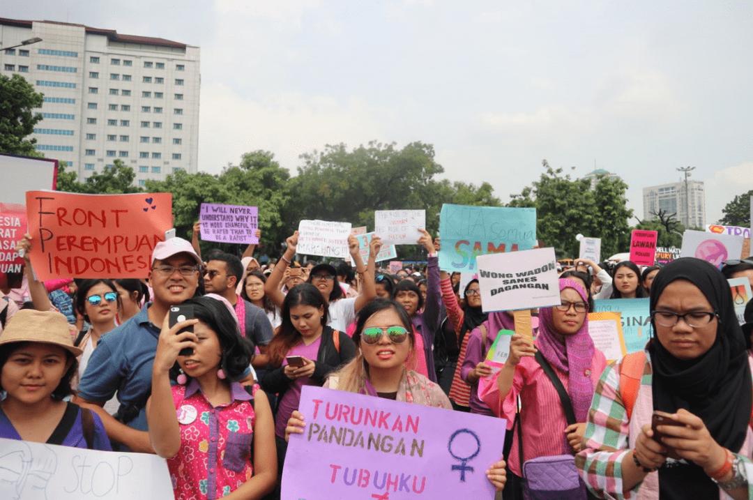 Dari Sarinah ke Istana Negara: Ribuan Orang Menyuarakan 8 Tuntutan di Women's March Jakarta