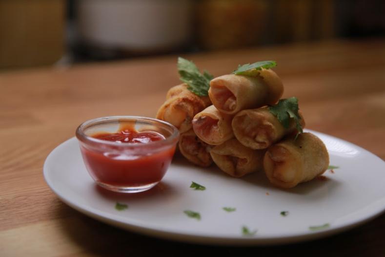 Bikin Betah! Lumpia Sosis Keju yang Enak Ini Ternyata Bikinnya Gampang!