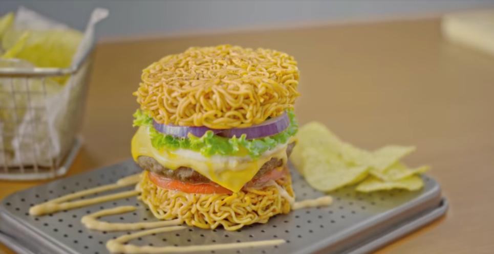 Dari Burger Sampai Kari, 11 Resep Unik Indomie Ini Dijamin Bikin Kamu Ngiler