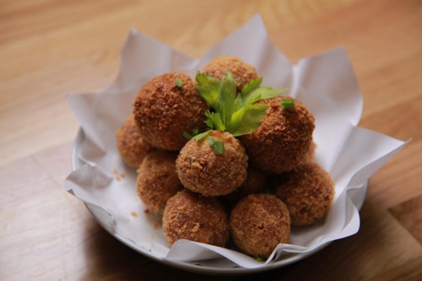 Tak Cuma Digoreng, Nasi Sisa Bisa Juga Dibuat 7 Sajian Lezat Ini