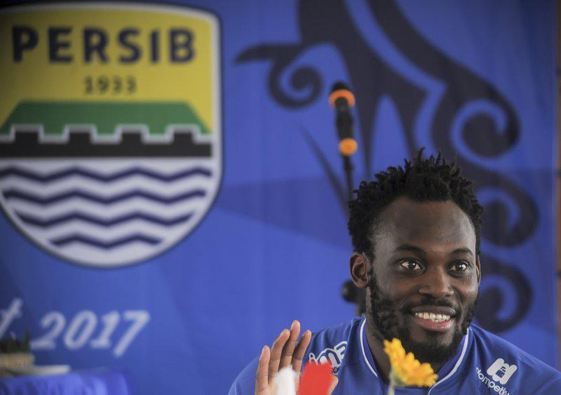 Bukan Bualan, Michael Essien Akhirnya Berlabuh ke Persib!